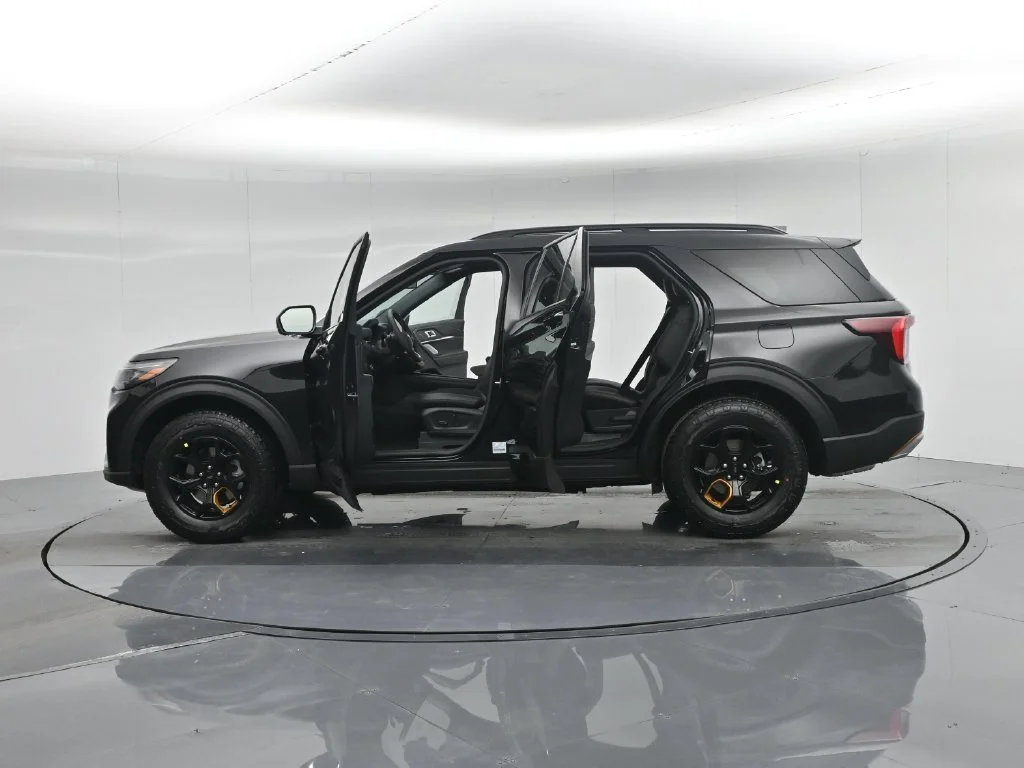 New 2026 Agate Black Metallic Ford Tremor image 37