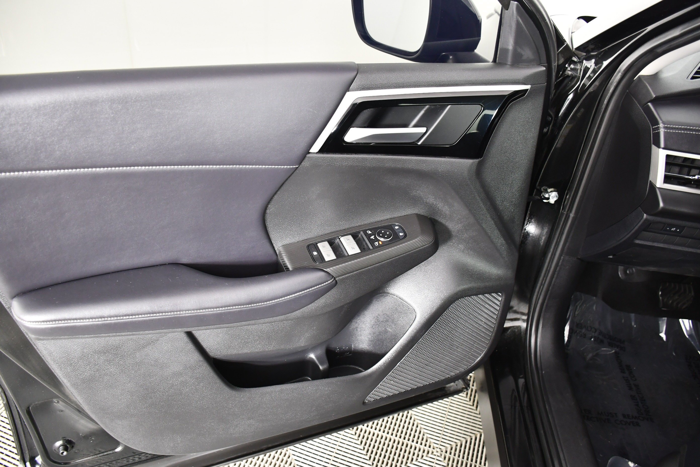 Certified Used 2024 Black Diamond Mitsubishi SE image 33