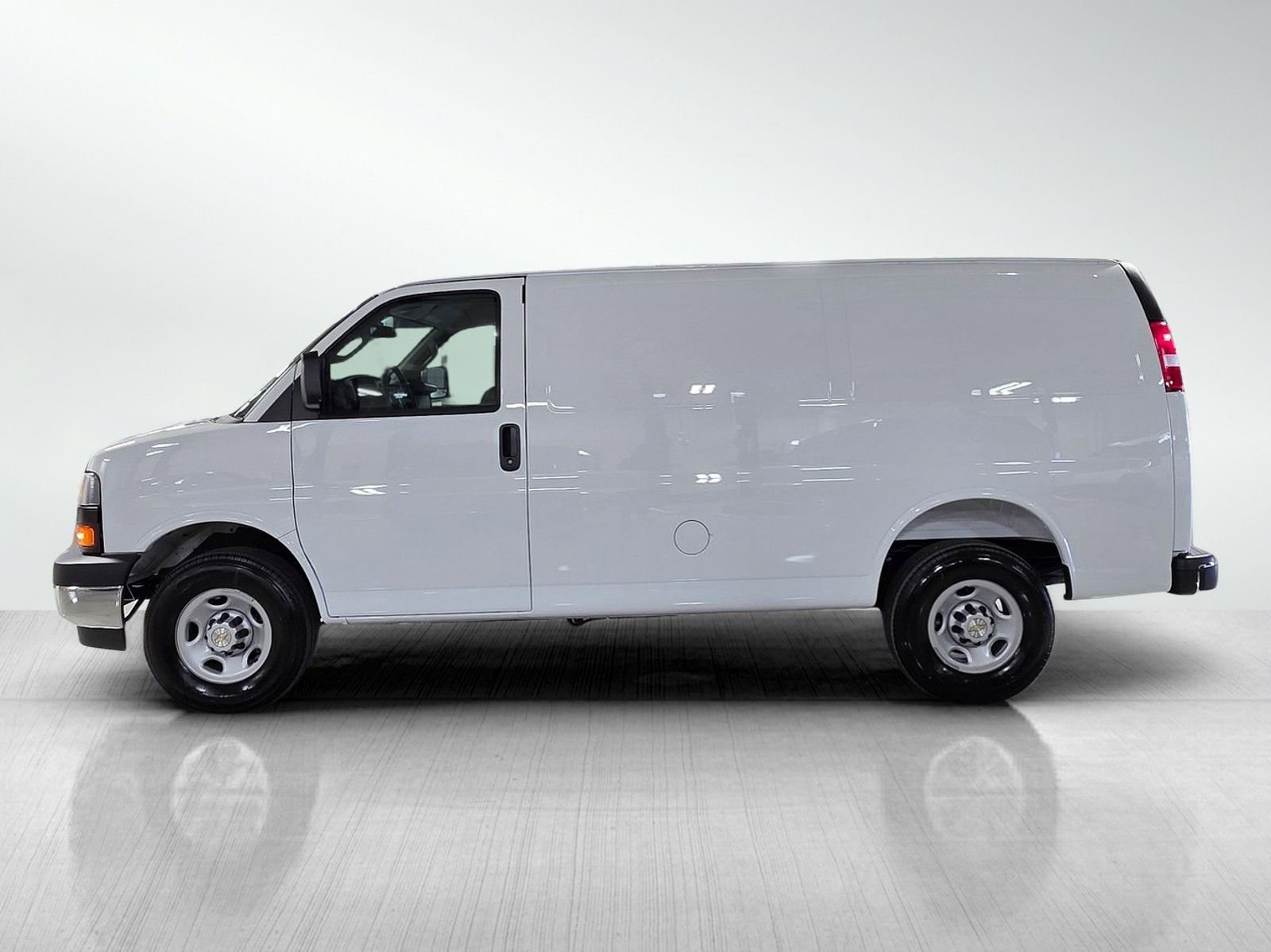 New 2026 Summit White Chevrolet WT image 4
