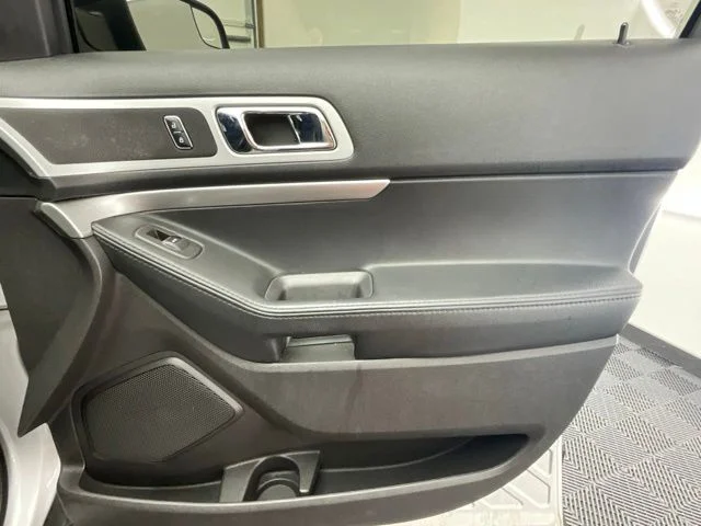 Used 2015 Silver Ford XLT image 15