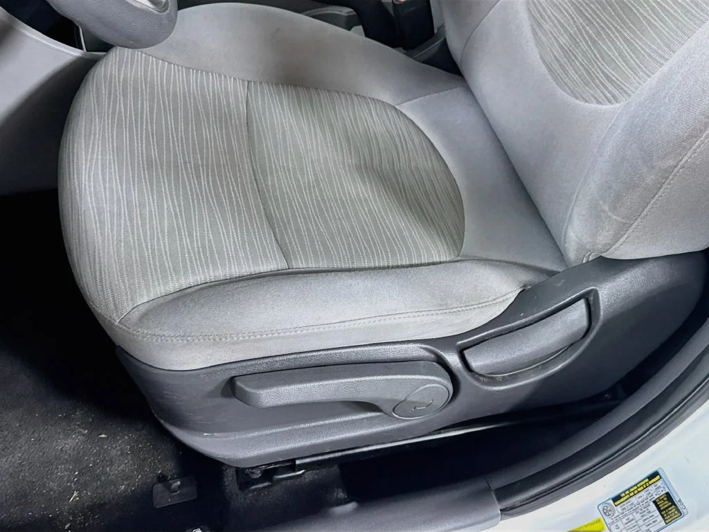 Used 2016 White Hyundai SE image 21