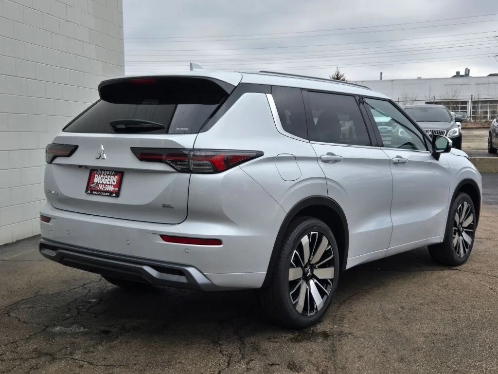 2026 Mitsubishi Outlander SEL - Photo 12