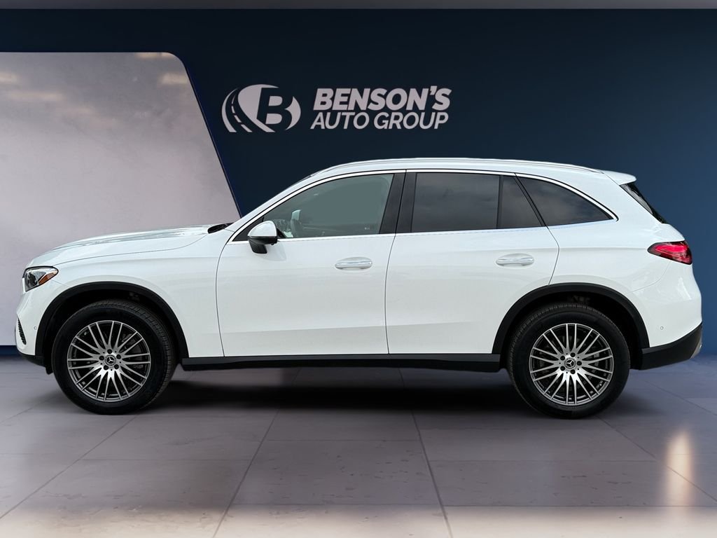 Used 2025  Mercedes-Benz GLC 300 image 2