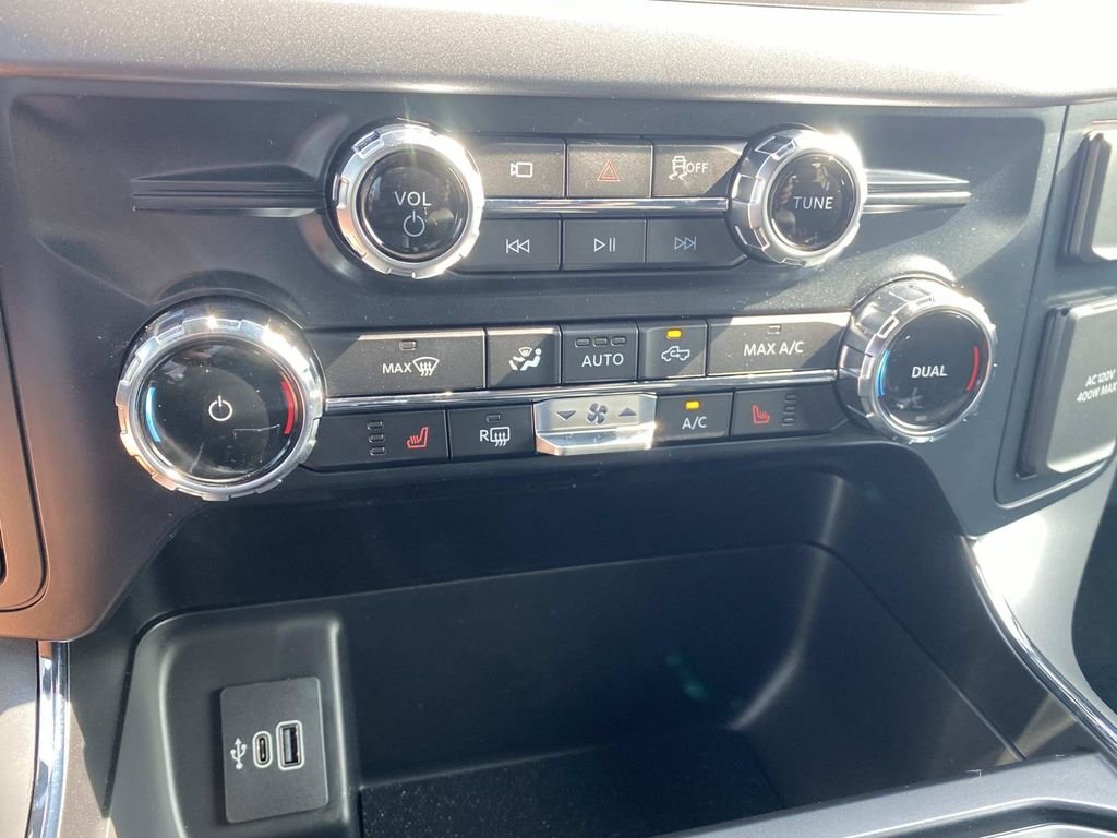 New 2026 Agate Black Metallic Ford XLT image 16
