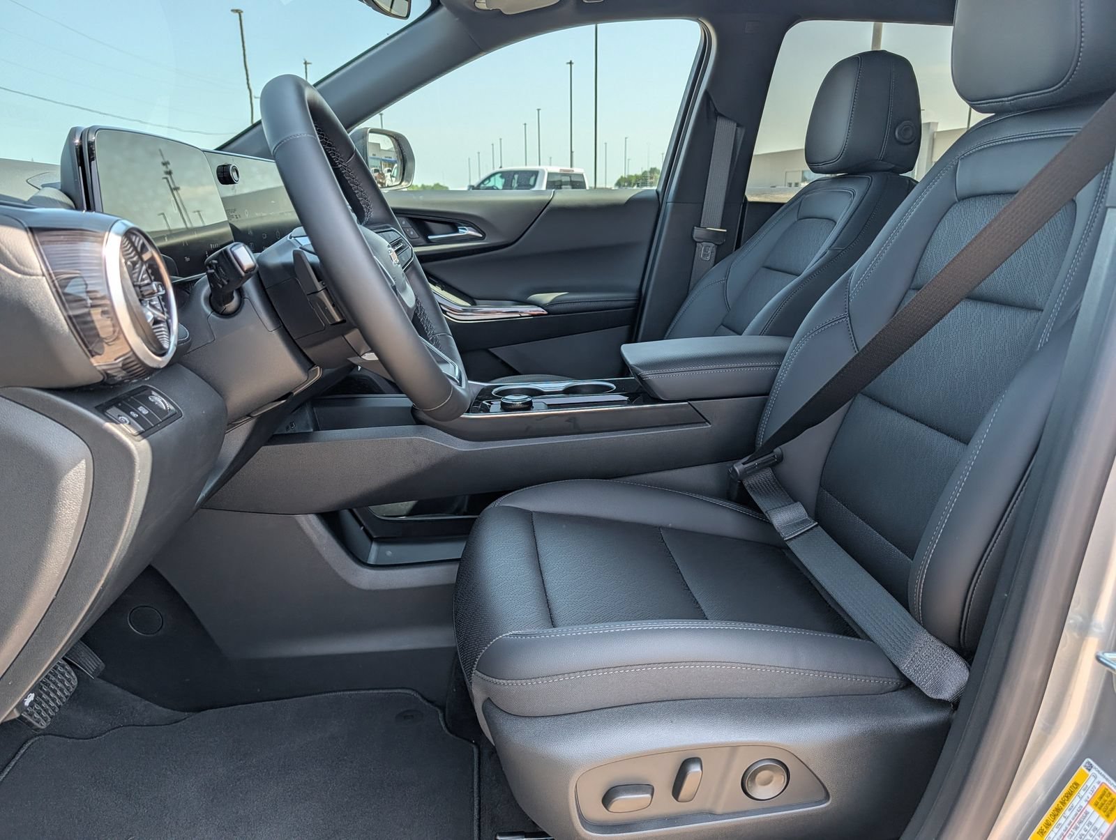2027 Chevrolet Equinox LT - Photo 16
