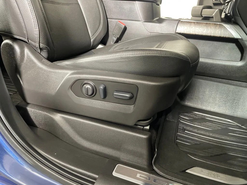 Used 2022 Blue GMC Denali image 25