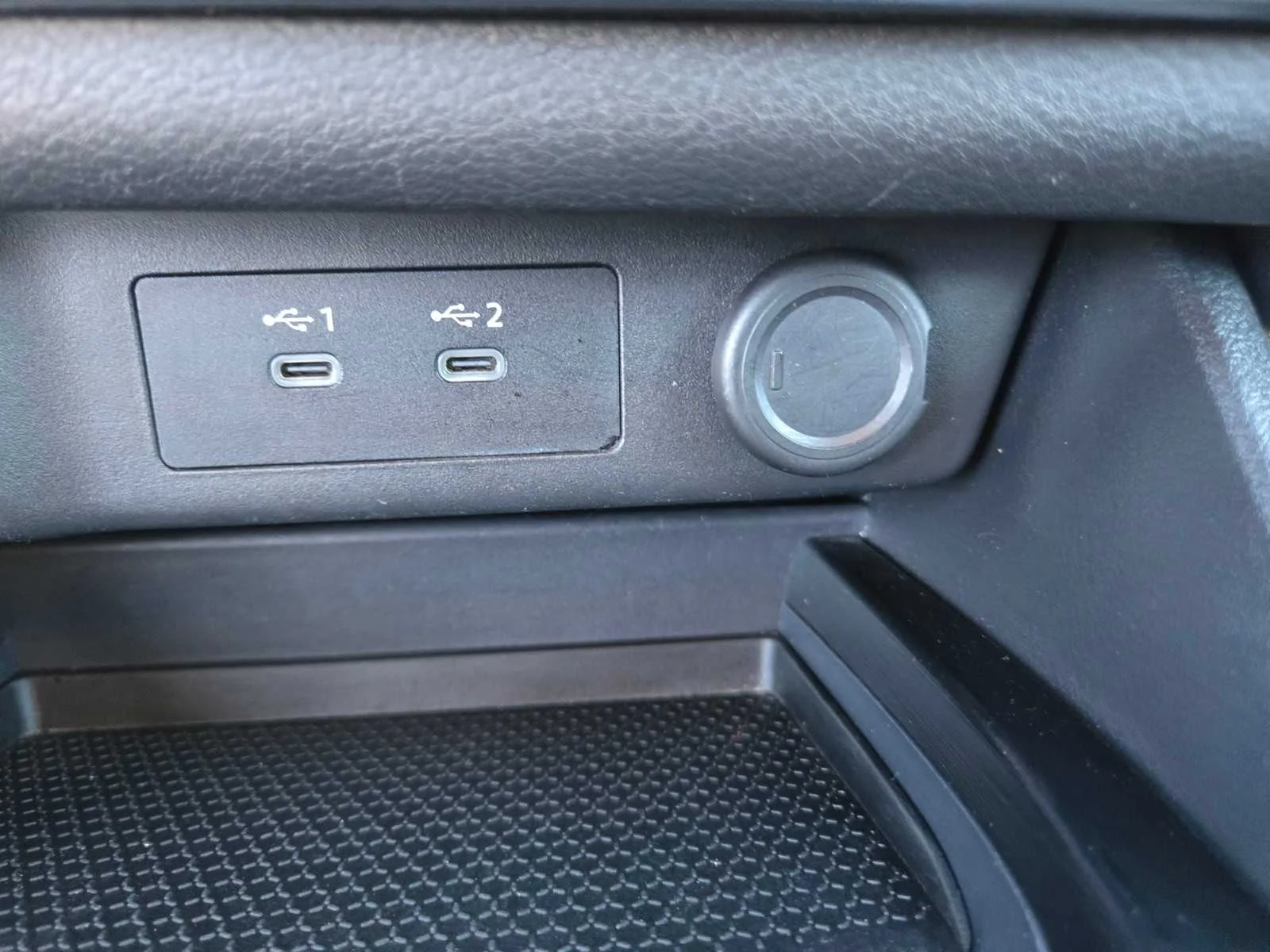 Used 2024  Nissan SV image 18