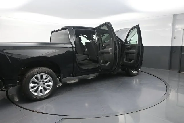Used 2020  Chevrolet Custom image 45