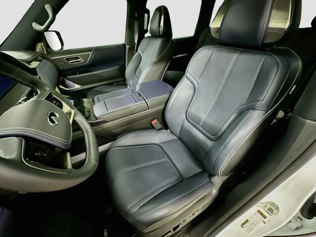 Certified Used 2026 White INFINITI SPORT image 5