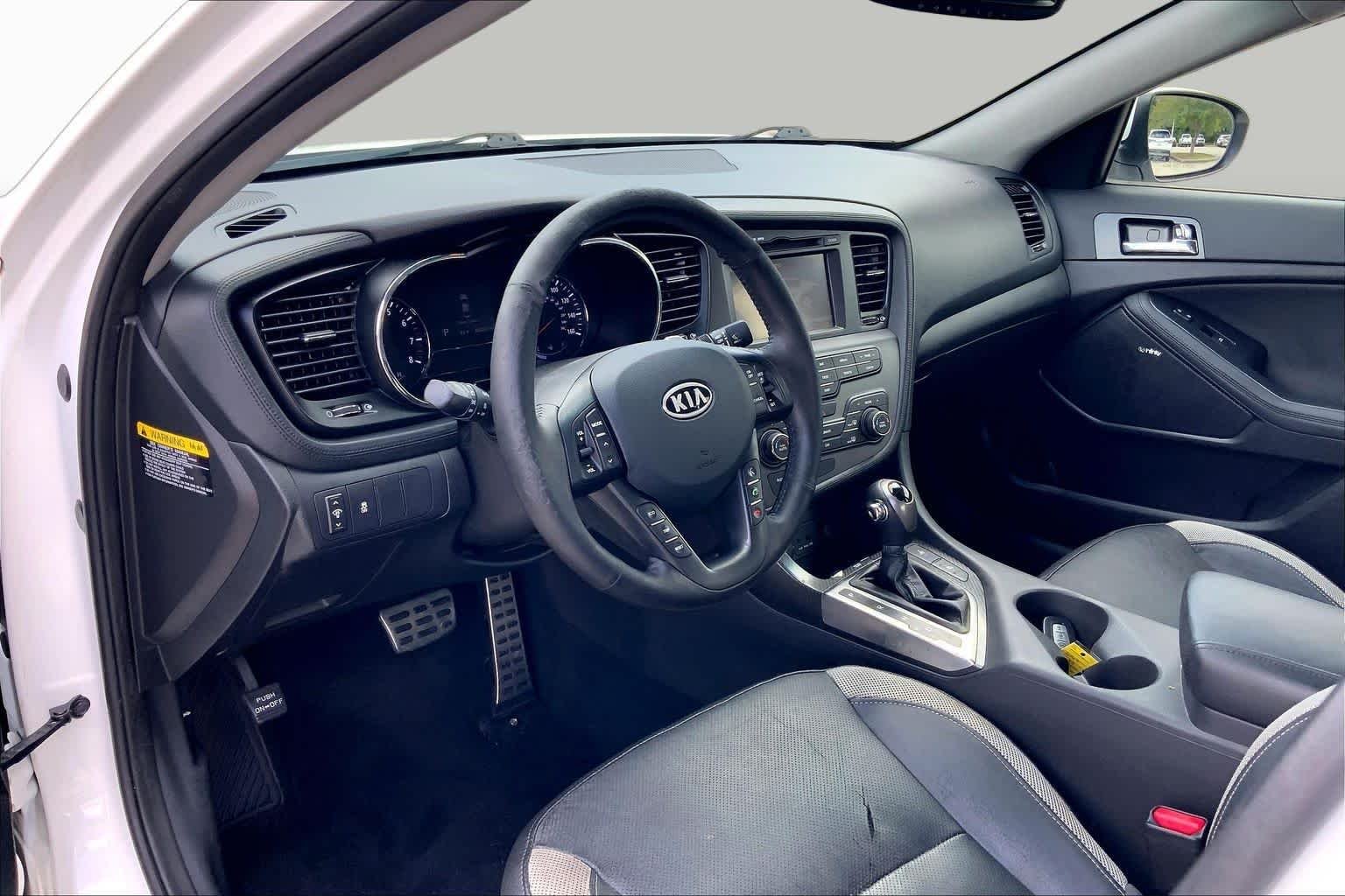 Used 2012 Snow White Pearl Kia SX image 13