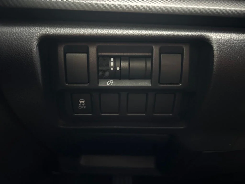 Used 2018 Silver Subaru 2.0i image 27
