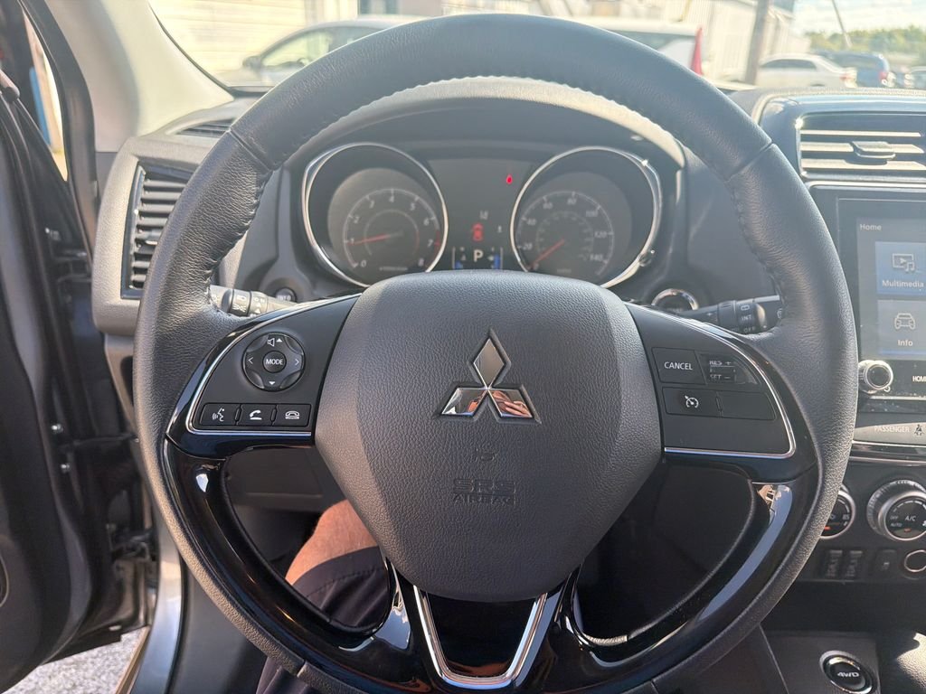 Certified Used 2025 Blue Mitsubishi 2.0 SE image 17