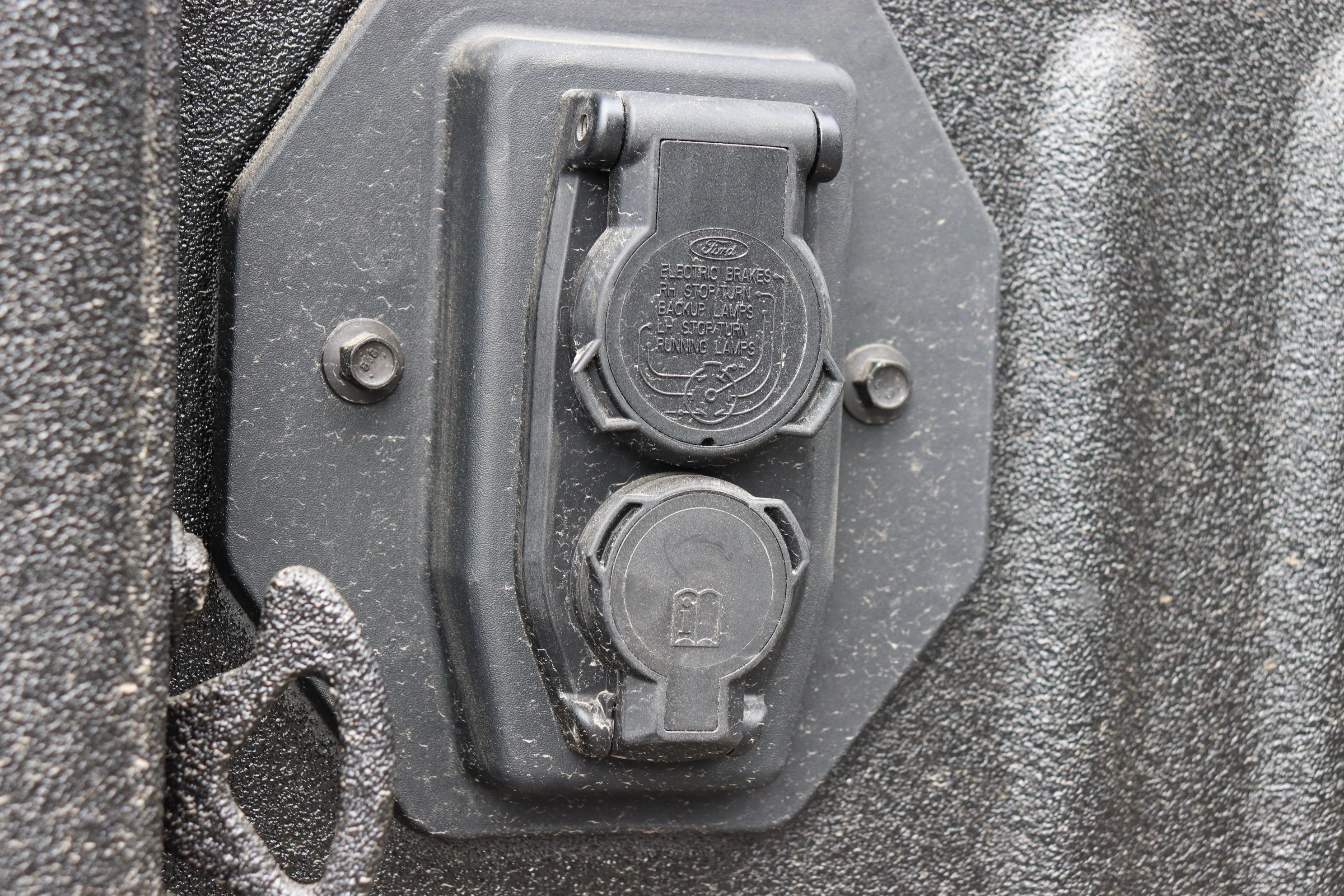 New 2026 CARBONIZED GREY METALLIC Ford XLT image 5