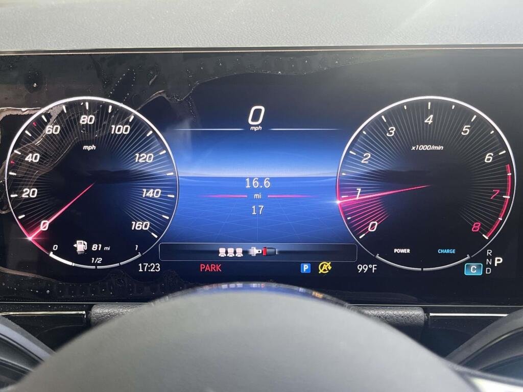New 2026 Polar White Mercedes-Benz GLA 250 image 3