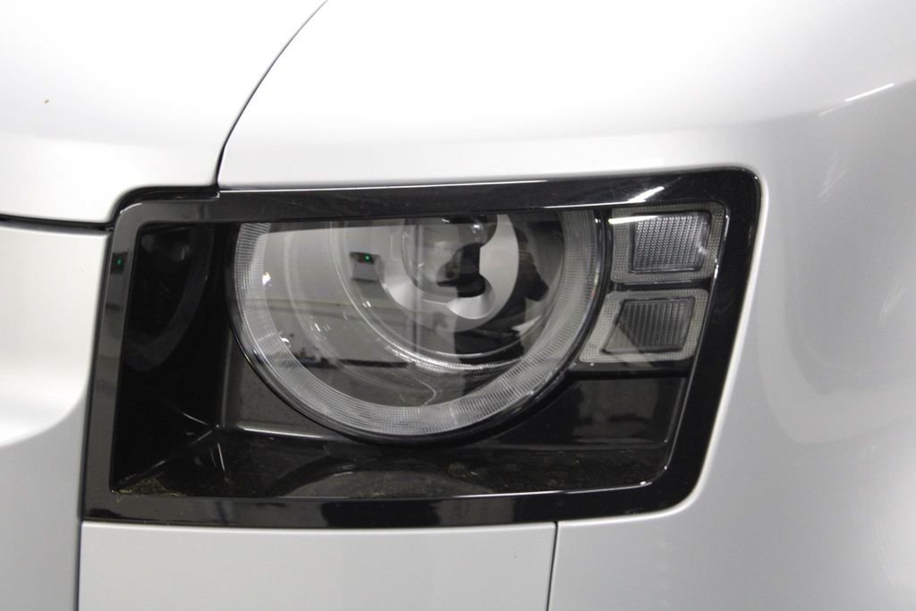 Used 2022  Land Rover XS Edition image 55