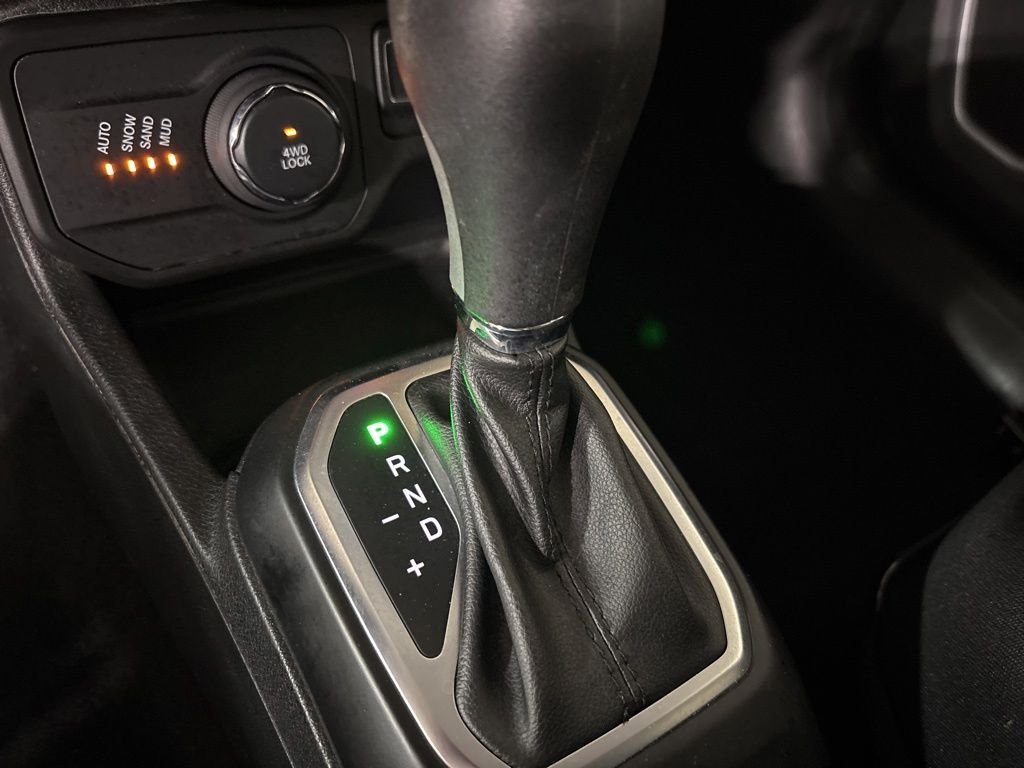 Used 2019 White Jeep Sport image 21