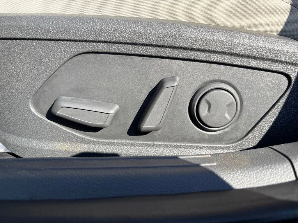 Used 2023 Gray Hyundai SEL image 15