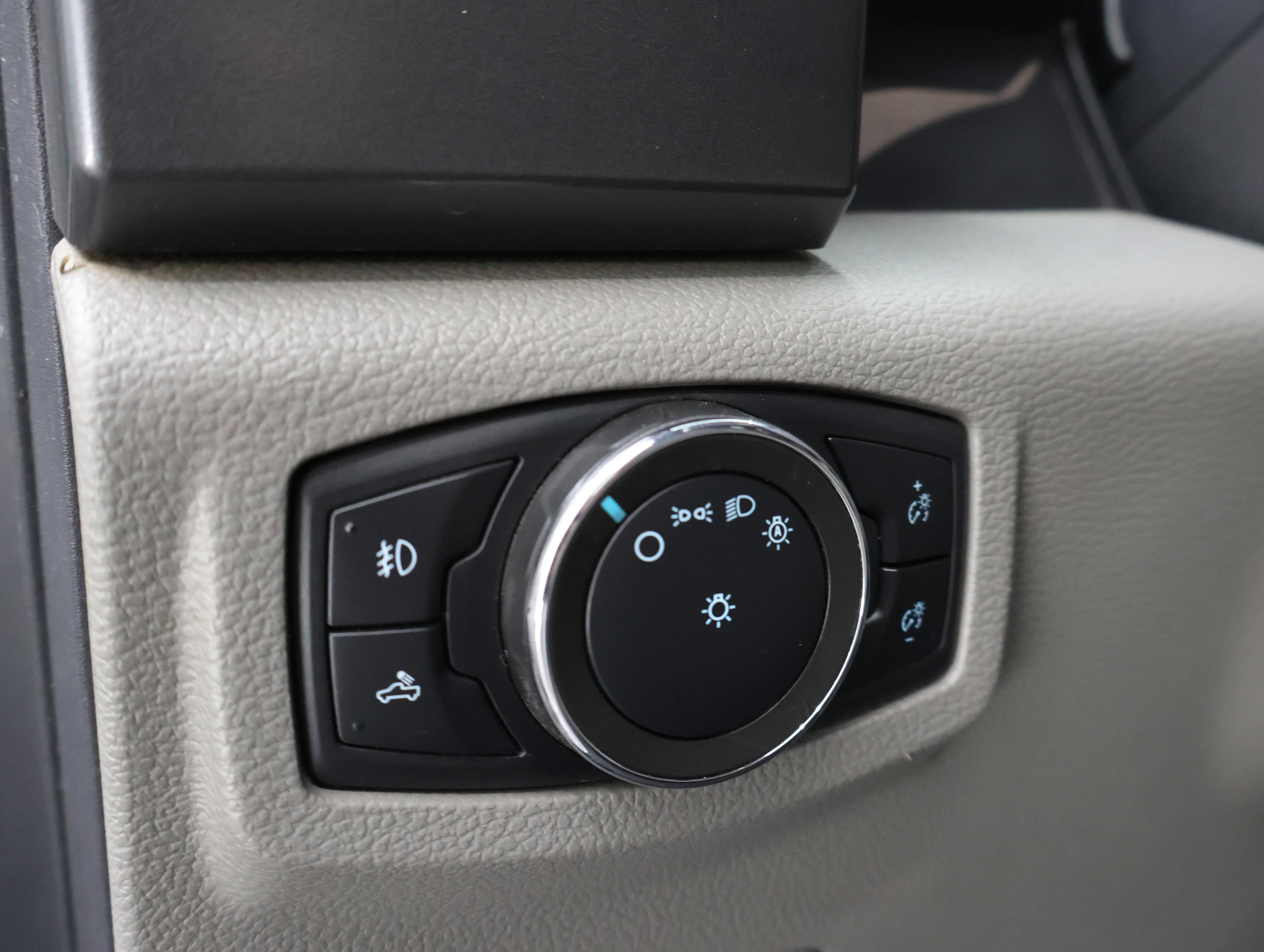 Used 2022 Oxford White Ford XLT image 40