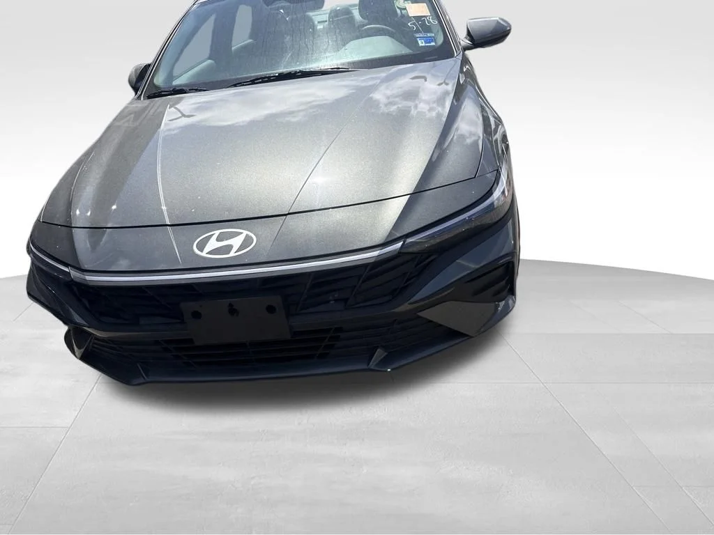 Used 2025 Gray Hyundai SE image 7