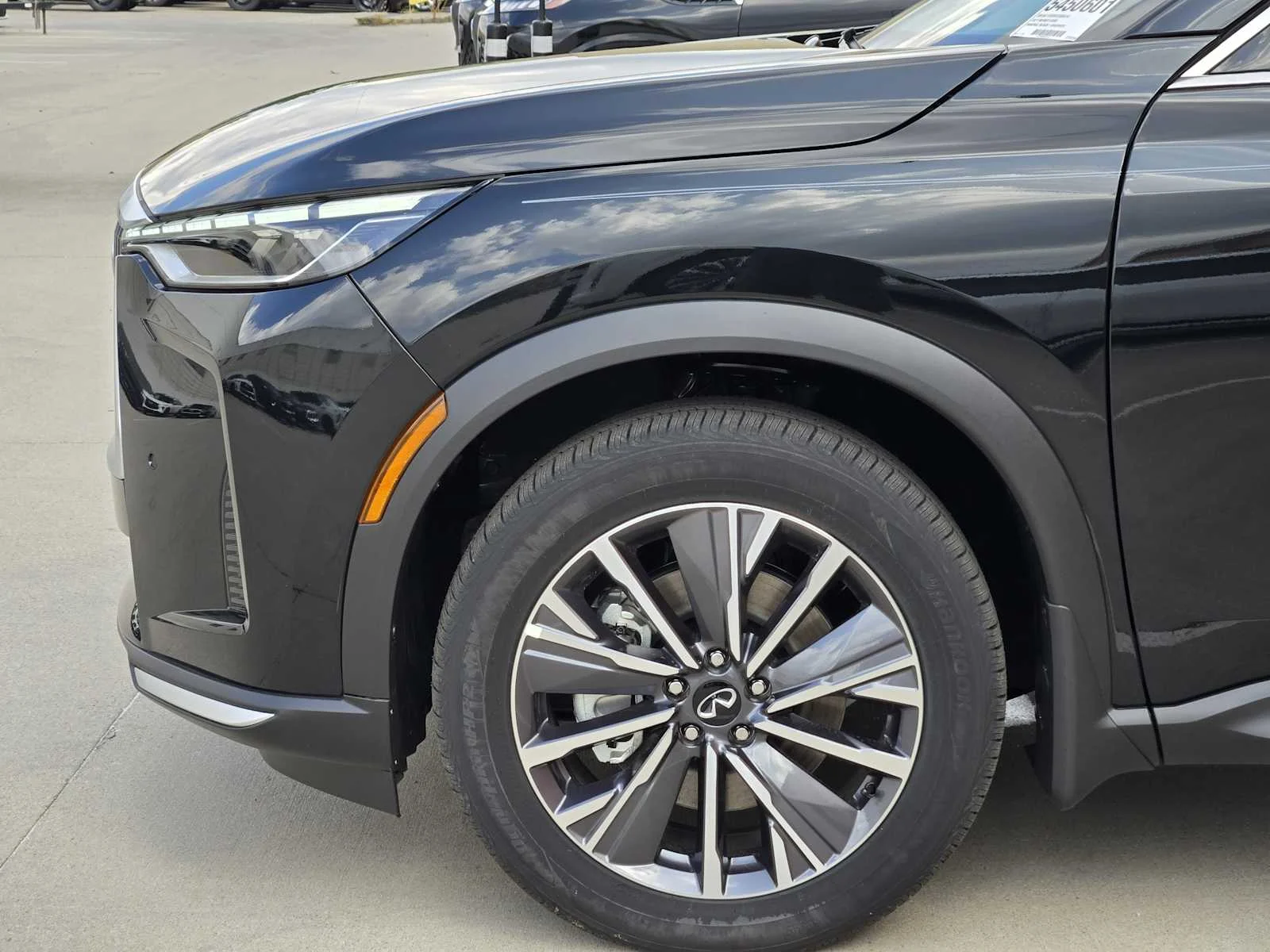 New 2027 MINERAL BLACK INFINITI Luxe FWD image 6