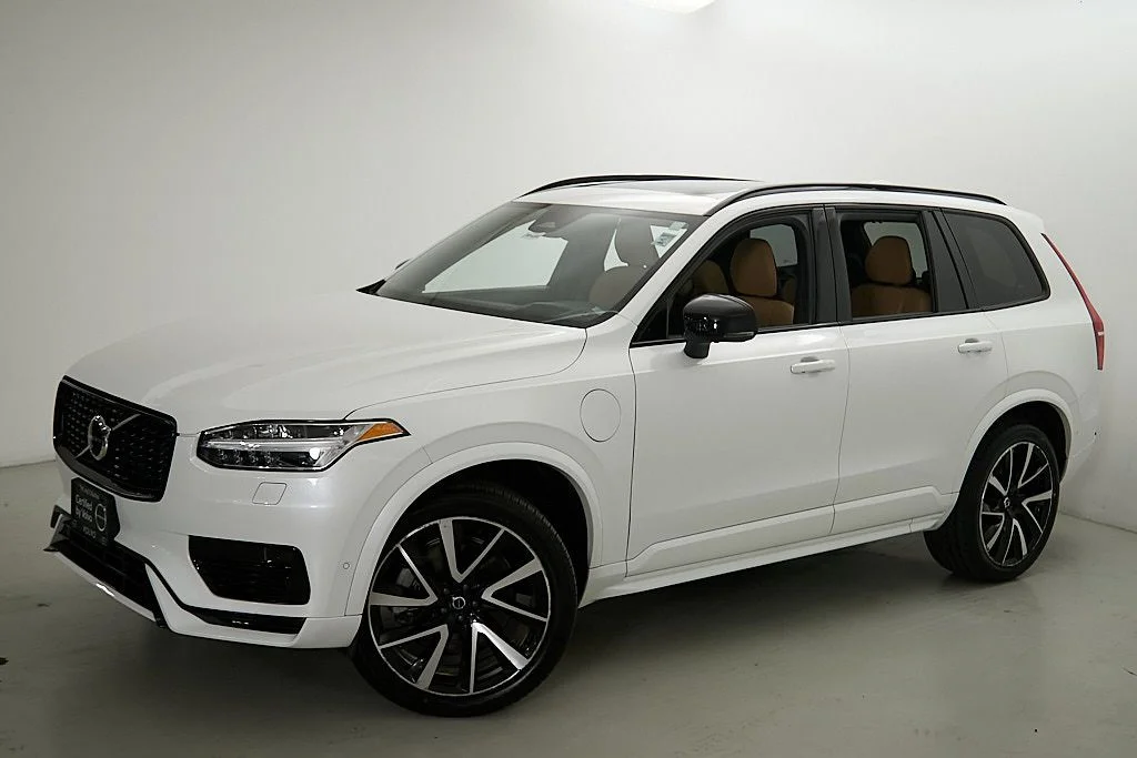 Certified Used 2023 Crystal White Volvo Ultimate image 3