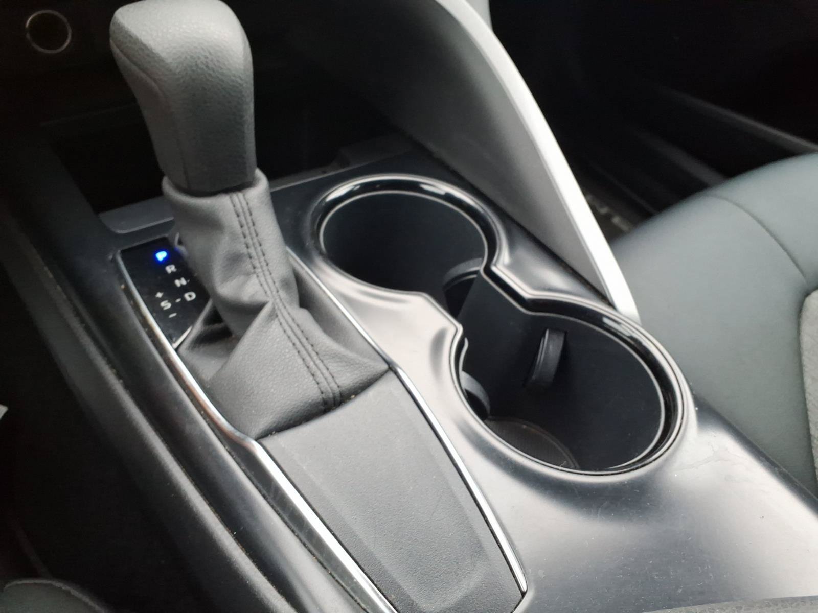 2020 Toyota Camry LE - Photo 26