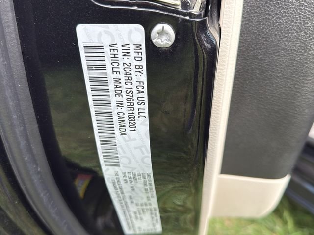 Used 2024 Black Chrysler Select image 27