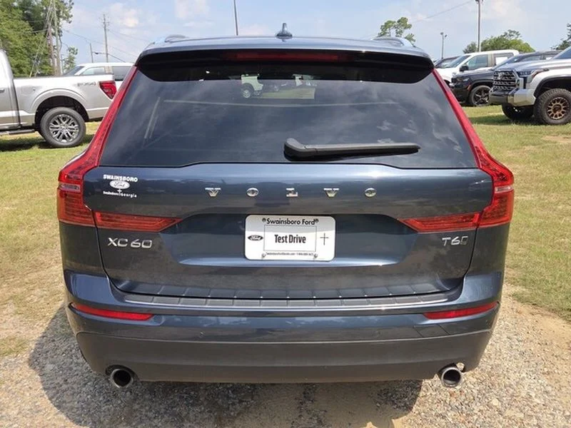 Used 2019 Denim Blue Metallic Volvo Momentum image 12