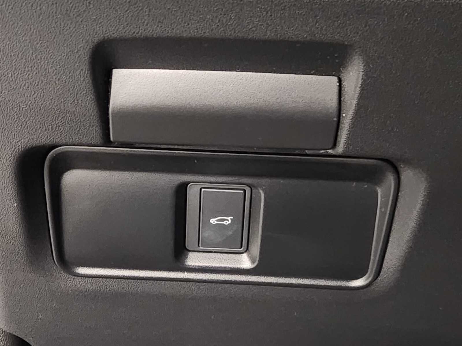 Used 2025 Fuji White Land Rover Core S - AWD image 21