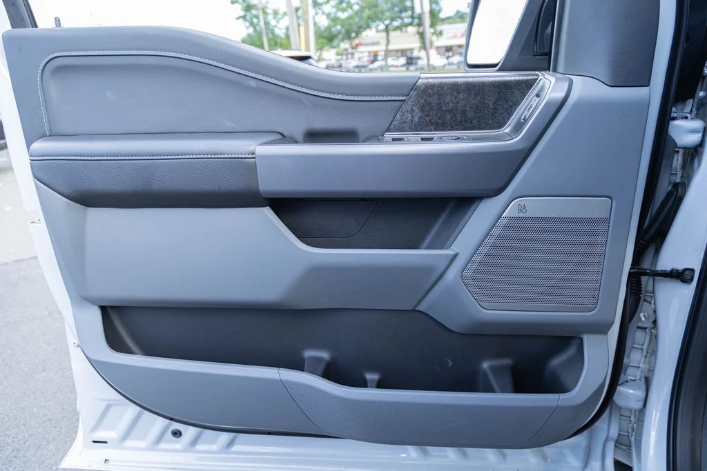 2025 Ford F-150 Lightning Flash - Photo 19