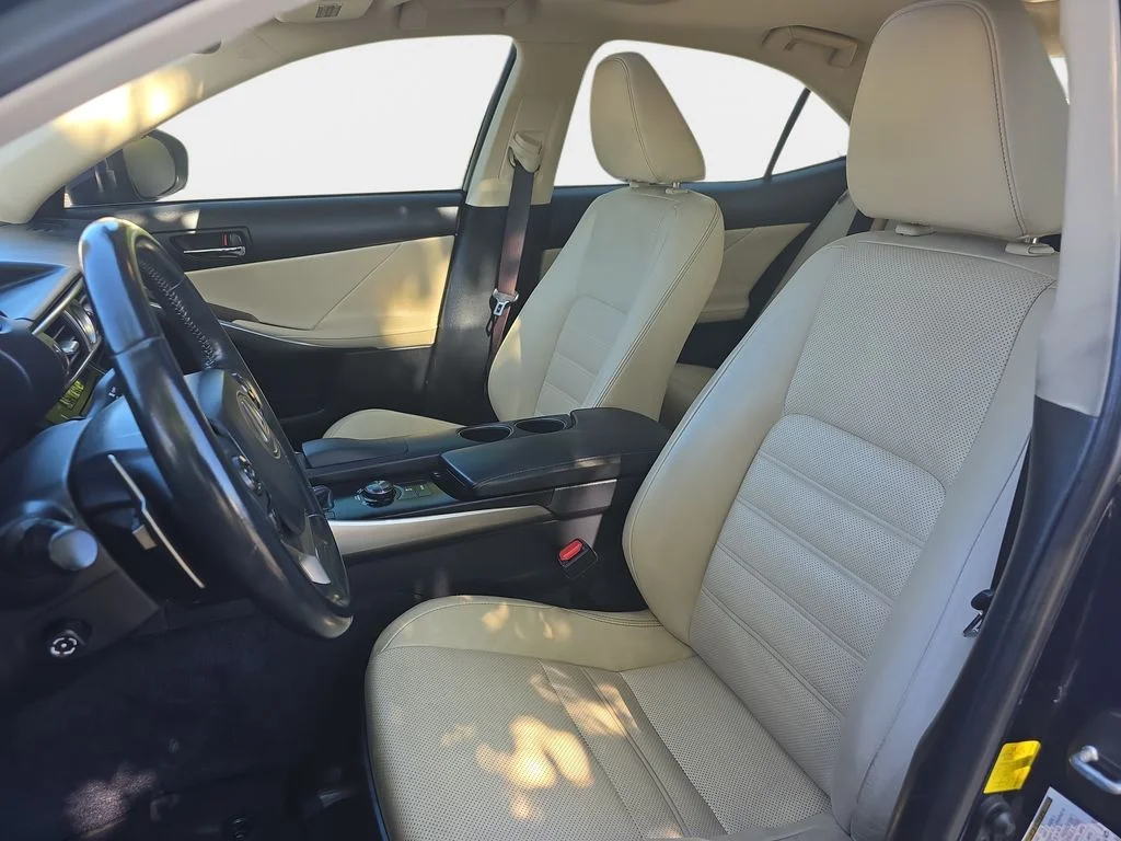 Used 2014  Lexus 250 image 17