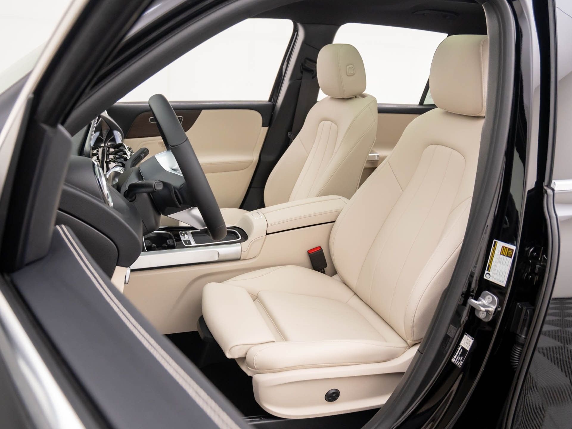 New 2026 Night Black Mercedes-Benz GLB 250 image 17