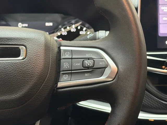Used 2024 Diamond Black Crystal Pearlcoat Jeep Trailhawk image 20