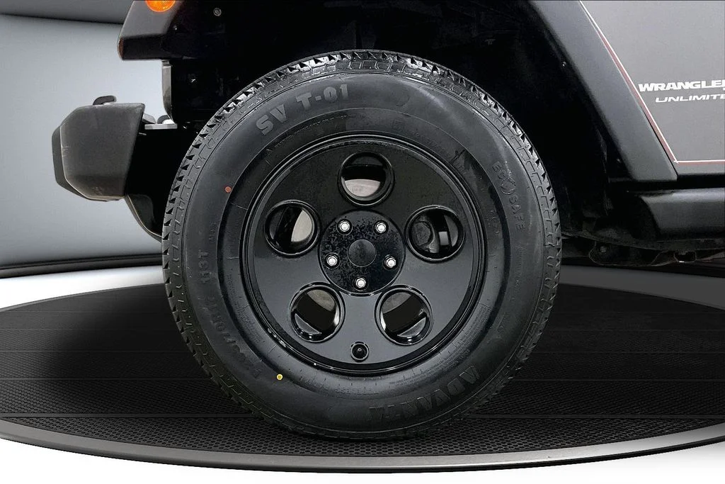 Used 2018 Gray Jeep Unlimited Rubicon image 33