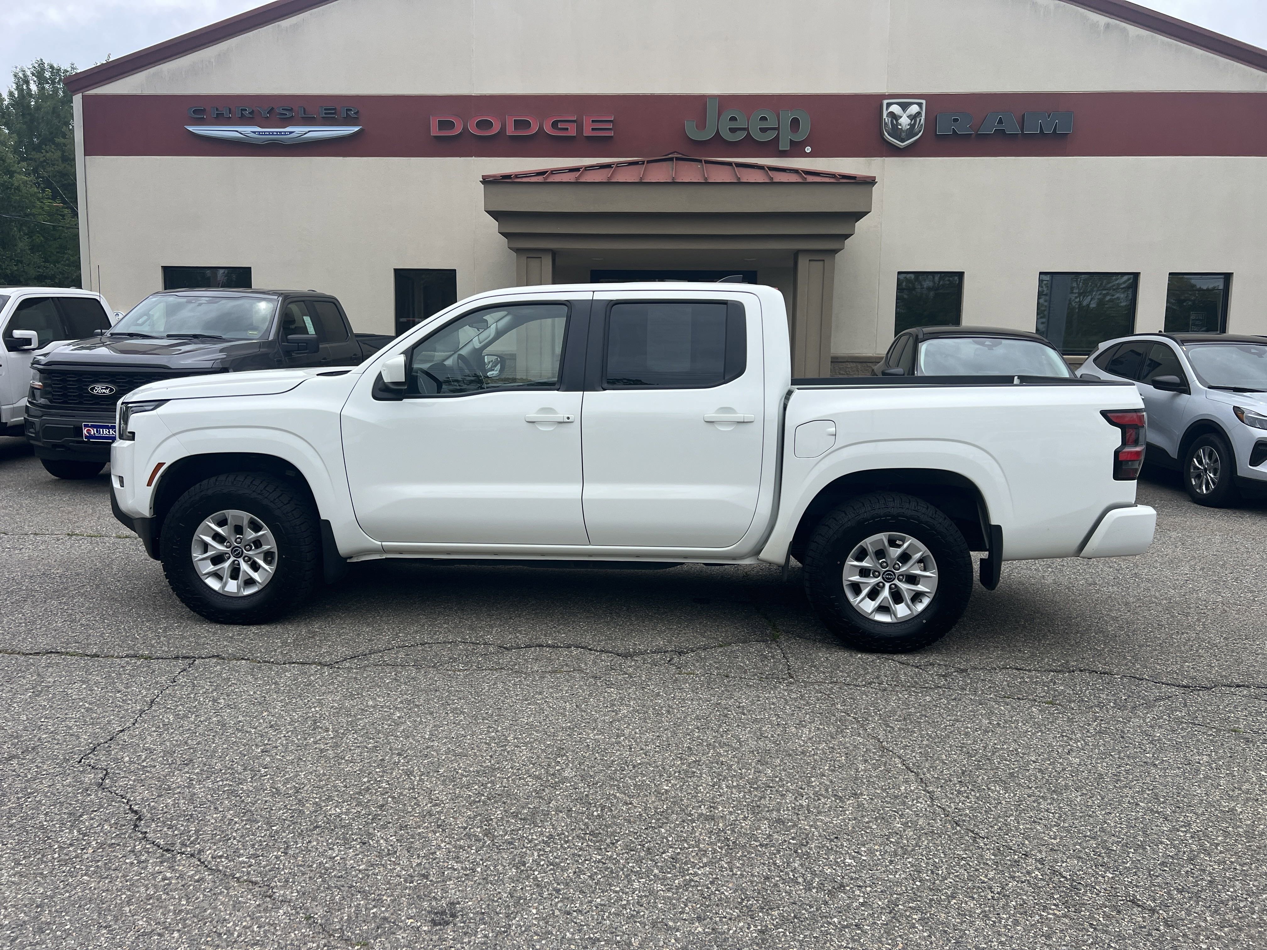 Used 2024 Glacier White Nissan SV image 9