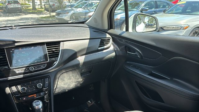Used 2021 Summit White Buick Preferred image 14
