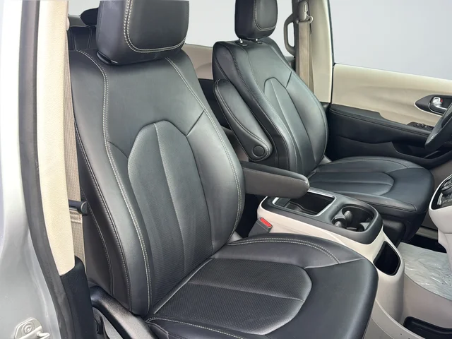 Used 2024 Silver Chrysler Touring L image 26