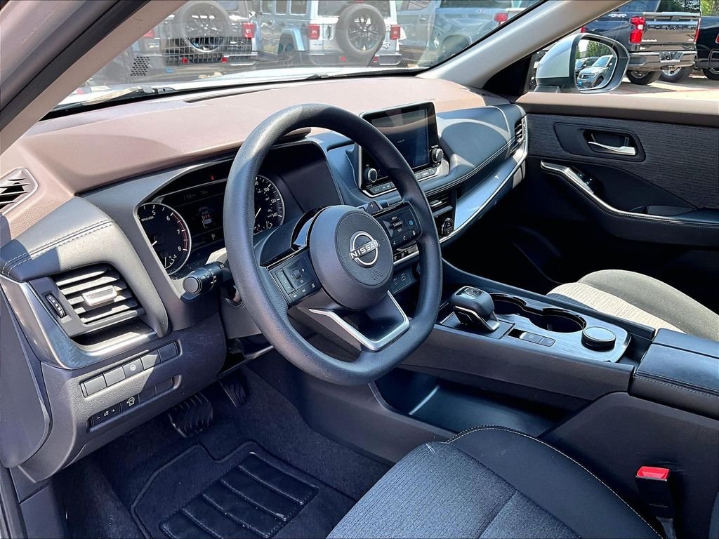 Used 2023 Silver Nissan SV image 8