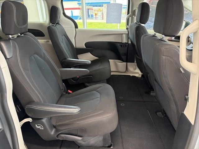 Used 2023 Silver Chrysler LX image 11