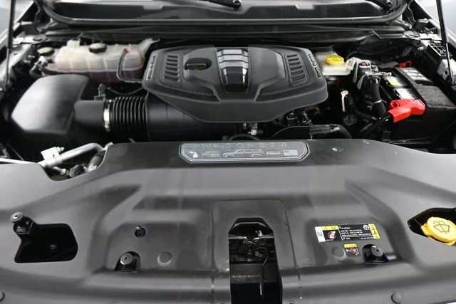 Used 2023 Silver Jeep Base image 29