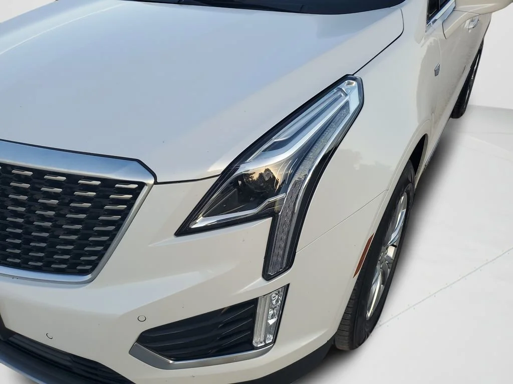 Used 2020 CRYSTAL WHITE TRICOAT Cadillac Premium Luxury FWD image 26