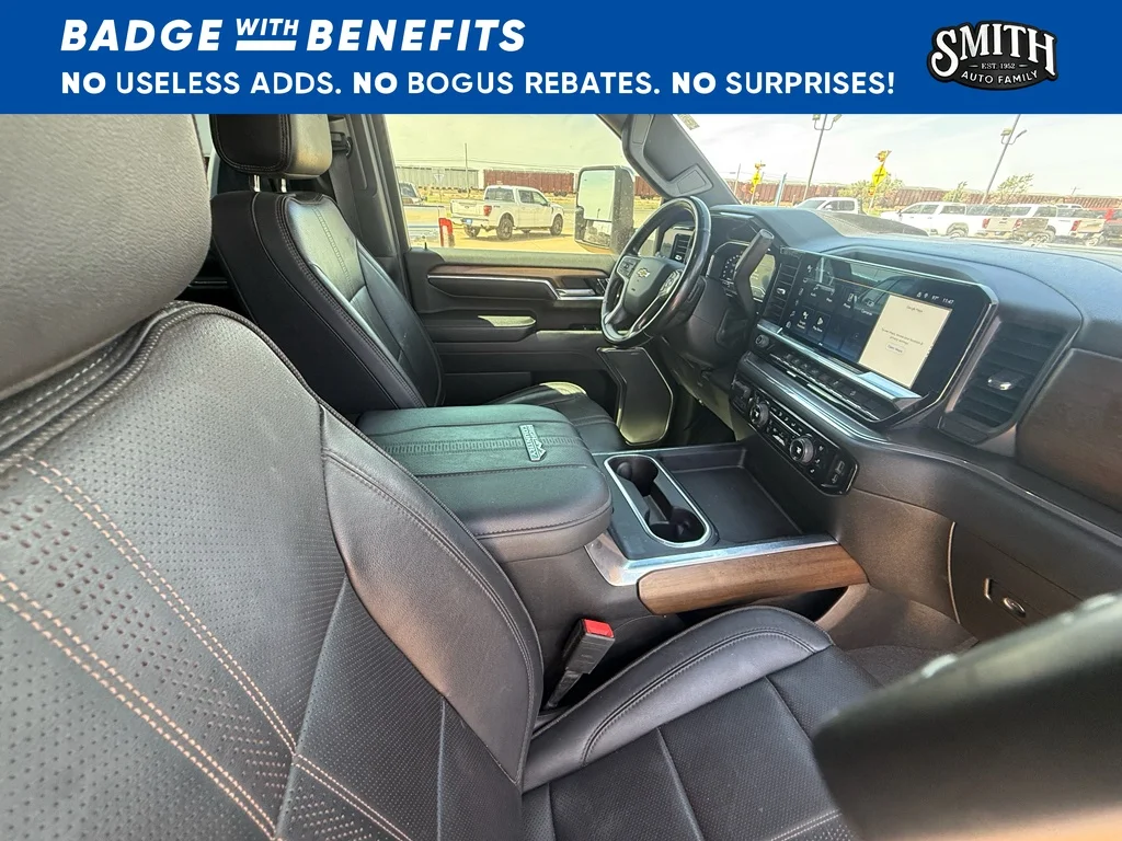 Used 2024 Iridescent Pearl Tricoat Chevrolet High Country image 10