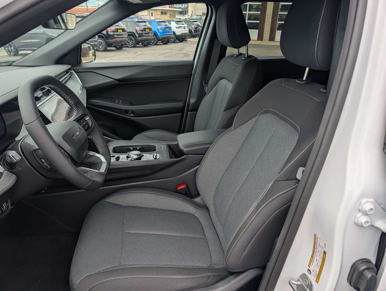 New 2026 Bright White Clear-Coat Exterior Paint Jeep Laredo image 9