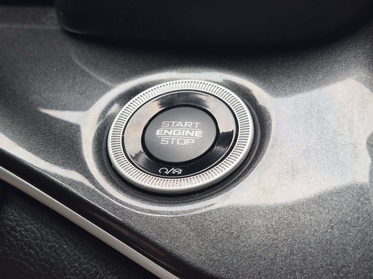 Used 2022 Diamond Black Crystal Pearlcoat Jeep Laredo image 24