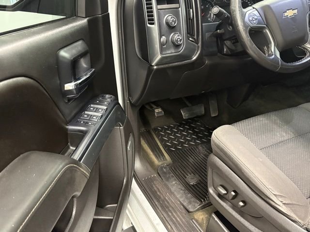 Used 2015 Silver Chevrolet LT image 9