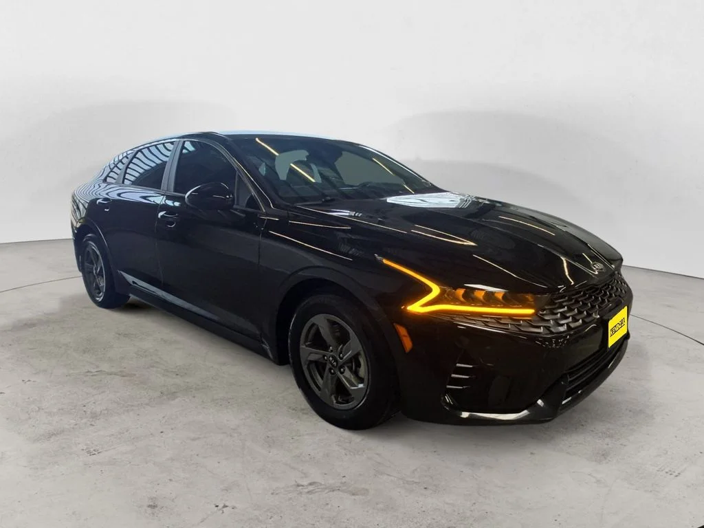 Used 2021 Black Kia LXS image 3