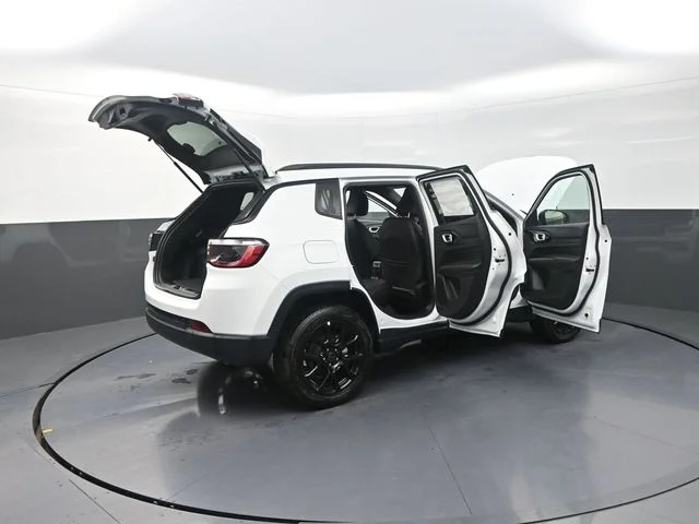 New 2026 Bright White Clear-Coat Exterior Paint Jeep Latitude image 38