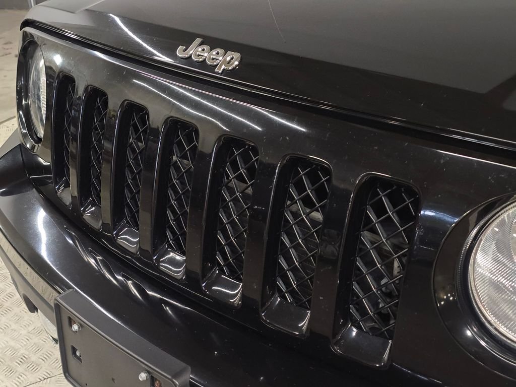 Used 2016 Black Jeep Latitude image 13