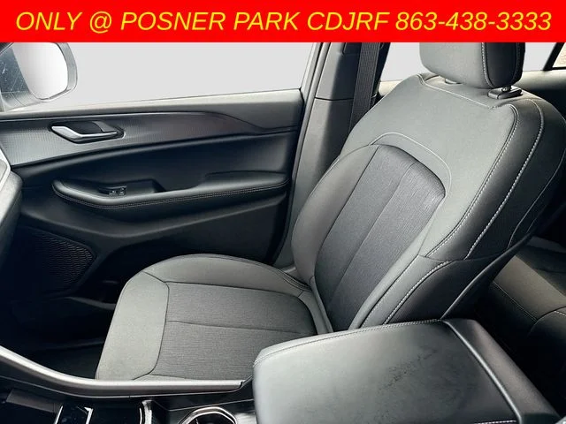 New 2026 Bright White Clear-Coat Exterior Paint Jeep Laredo image 22