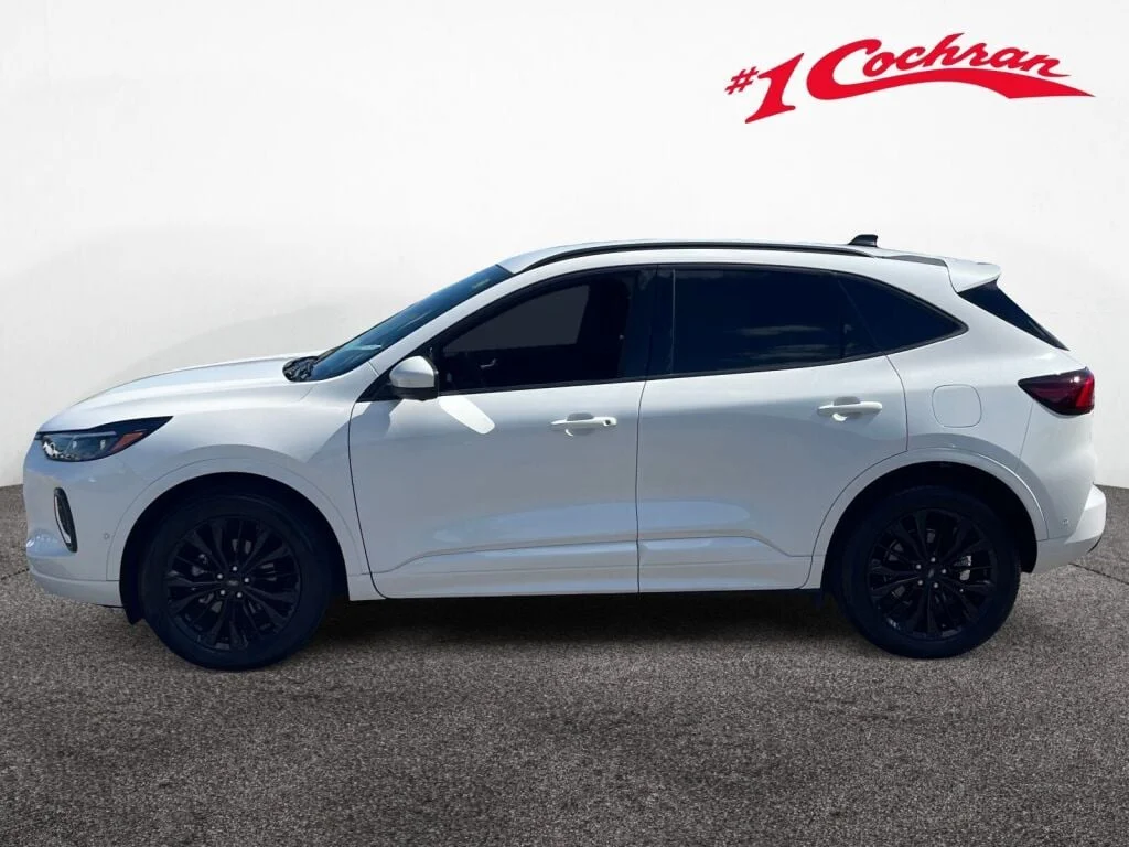 Used 2023 Star White Metallic Tri-Coat Ford ST-Line Elite image 22